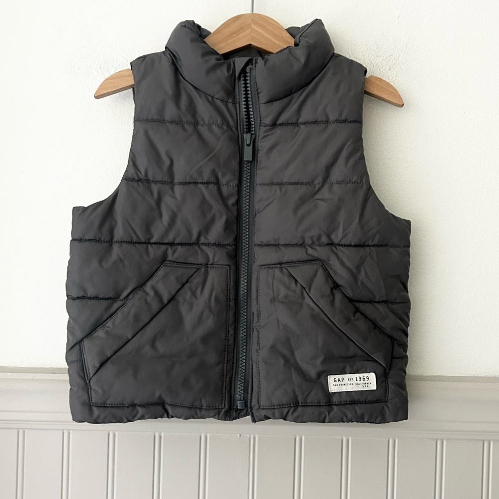 GAP Kids Boys 2T Gray Puffer Vest